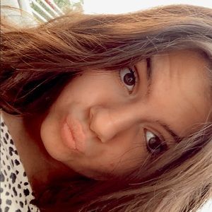 Meet your Posher, Anjolie